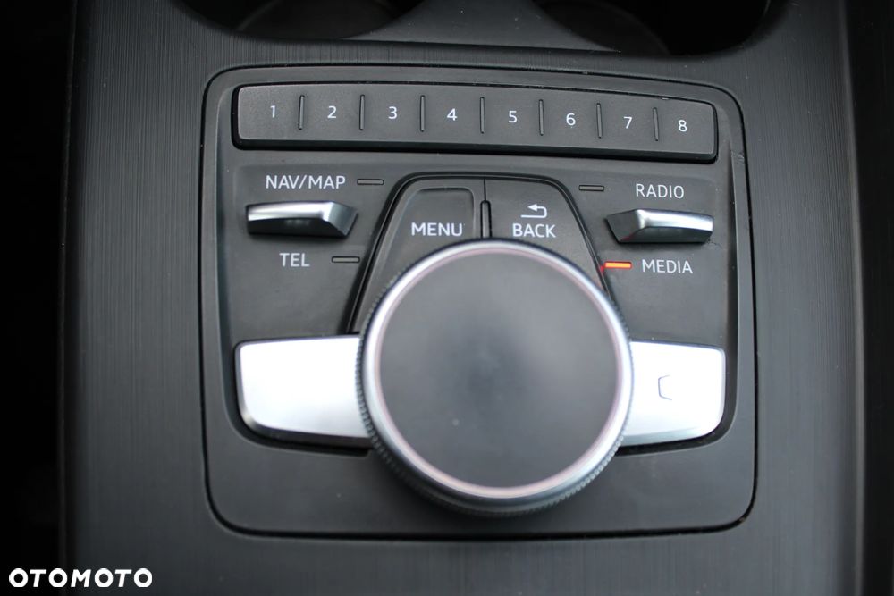 Audi A4 Avant 2.0 TDI Design S tronic - 19