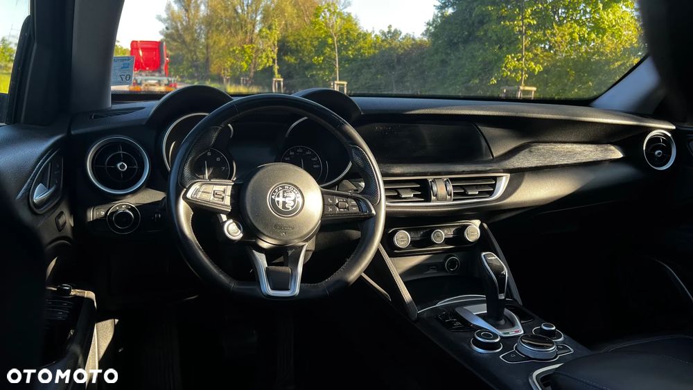 Alfa Romeo Stelvio - 11
