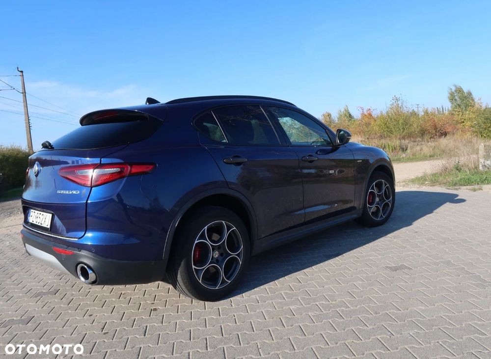 Alfa Romeo Stelvio 2.0 Turbo 16V AT8-Q4 Ti - 4