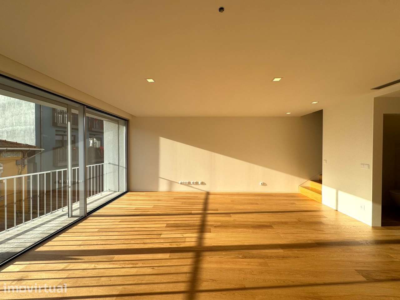 Moradia T4 com 212 m2, varanda e terraço - Grande imagem: 4/26