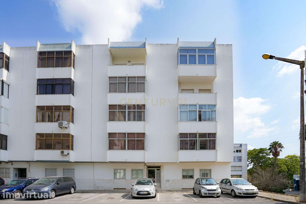 APARTAMENTO T3 COM GARAGEM E ARRECADAÇÃO - CASAL DO CHAPIM - ODIVELAS - Grande imagem: 2/31