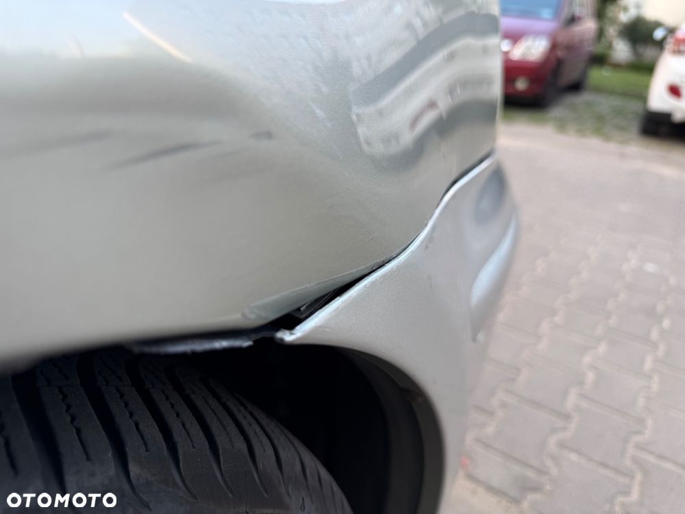 Toyota Avensis 1.8 VVT-i Sol - 9