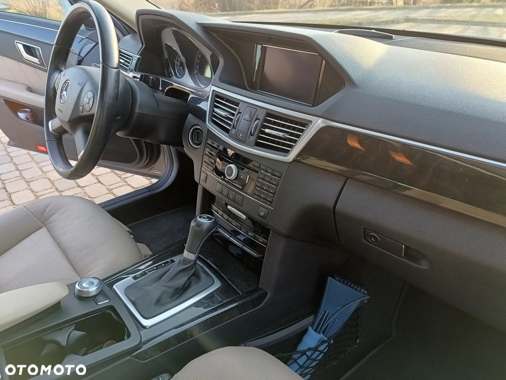 Mercedes-Benz Klasa E 250 CGI BlueEffICIENCY Avantgarde - 10
