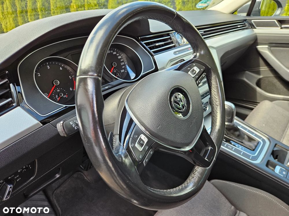 Volkswagen Passat 2.0 TDI SCR DSG Comfortline - 8