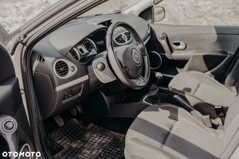 Renault Clio - 11
