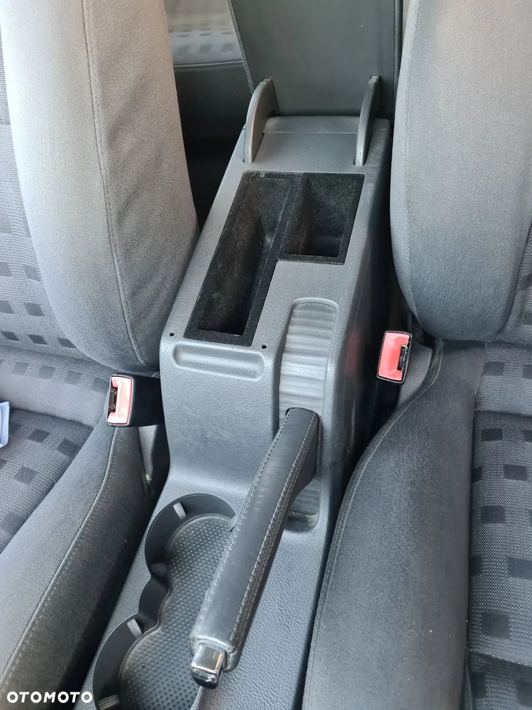 Volkswagen Passat 1.9 TDI Highline - 16