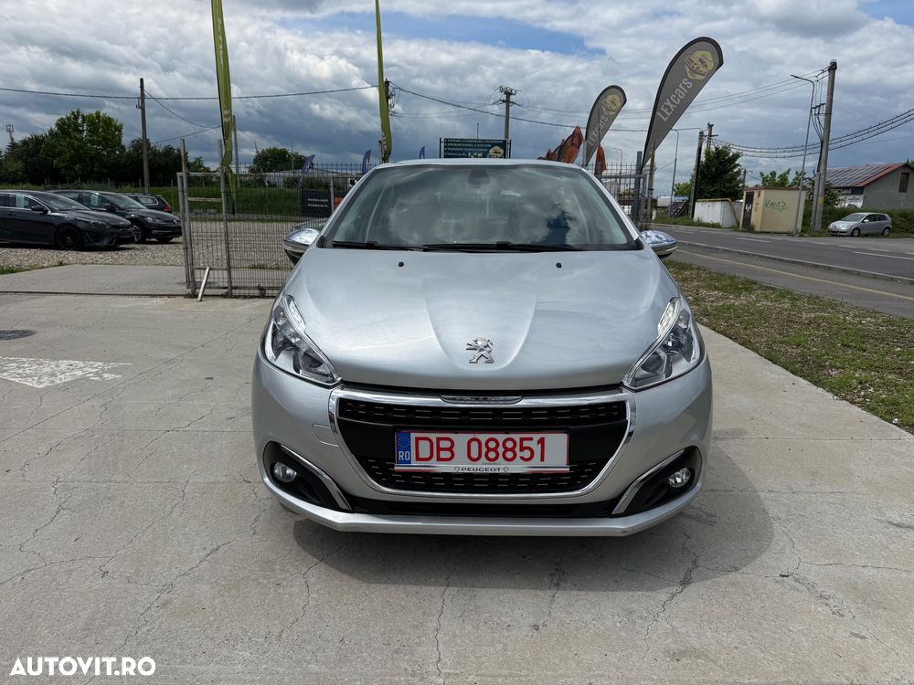 Peugeot 208 1.2 L PureTech Turbo S&S EAT6 Allure - 11