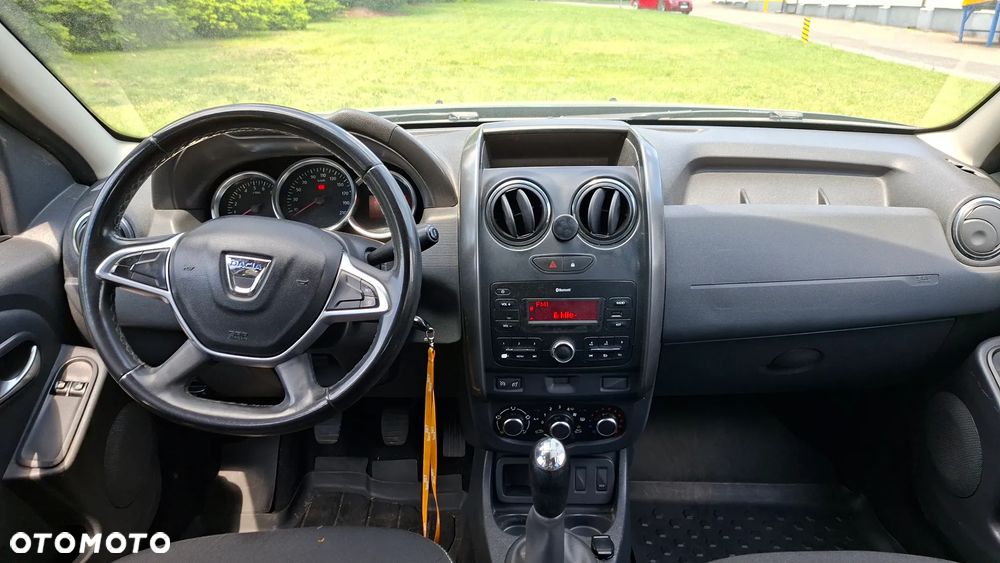 Dacia Duster 1.6 SCe Laureate S&S - 9