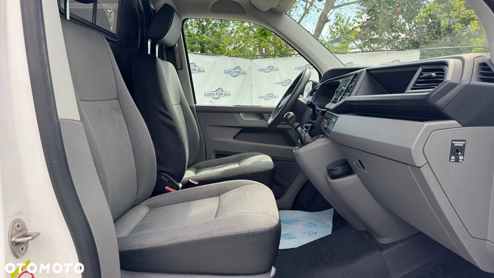 Volkswagen Transporter 2.0 TDI z 2022 roku - 11