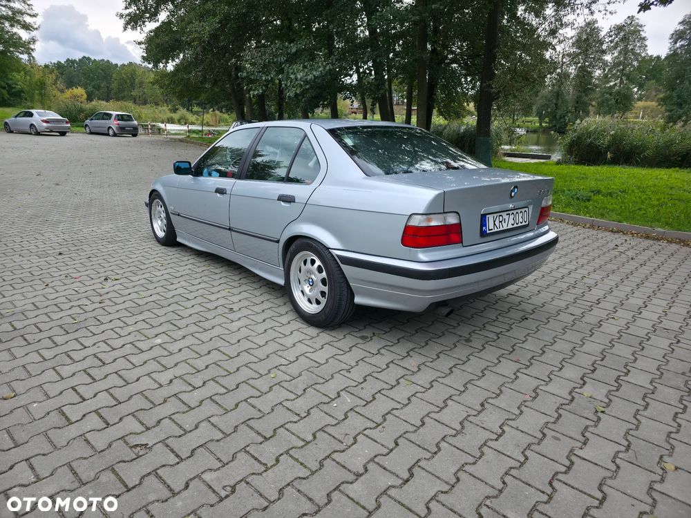 BMW Seria 3 320i - 8