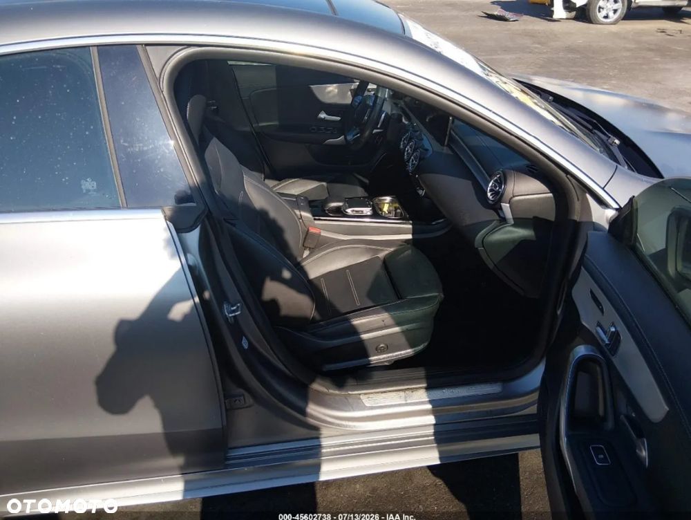Mercedes-Benz CLA 250 4Matic 7G-DCT AMG Line - 10