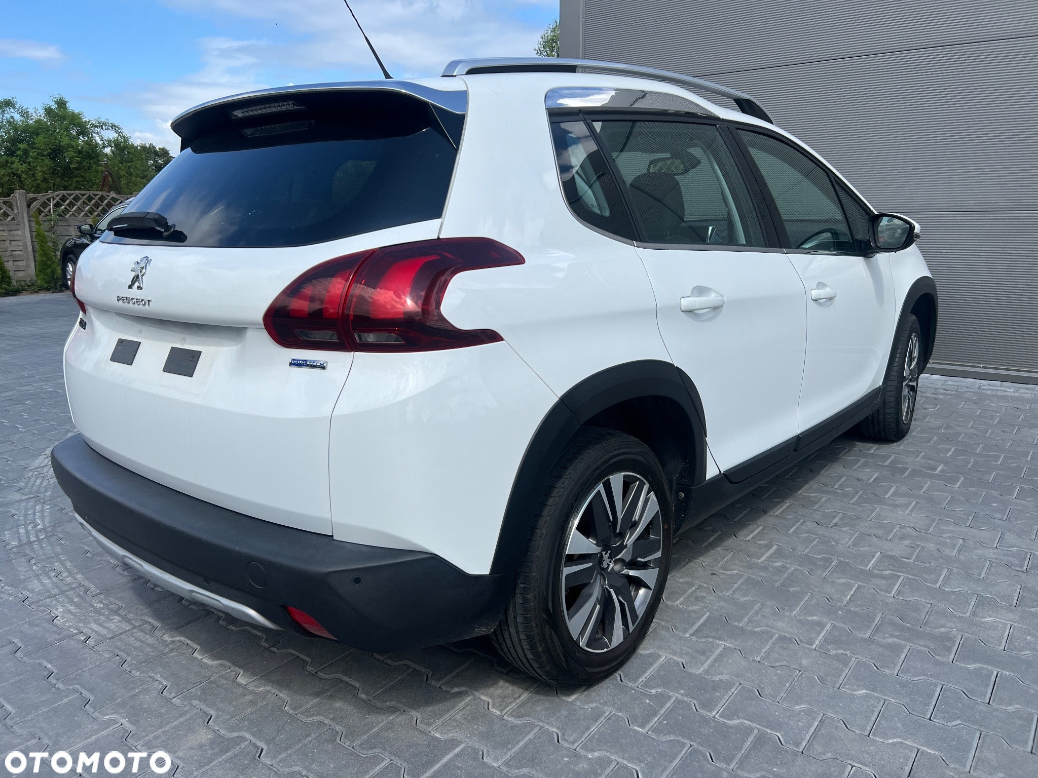 Peugeot 2008 1.2 Pure Tech Allure S&S - 12