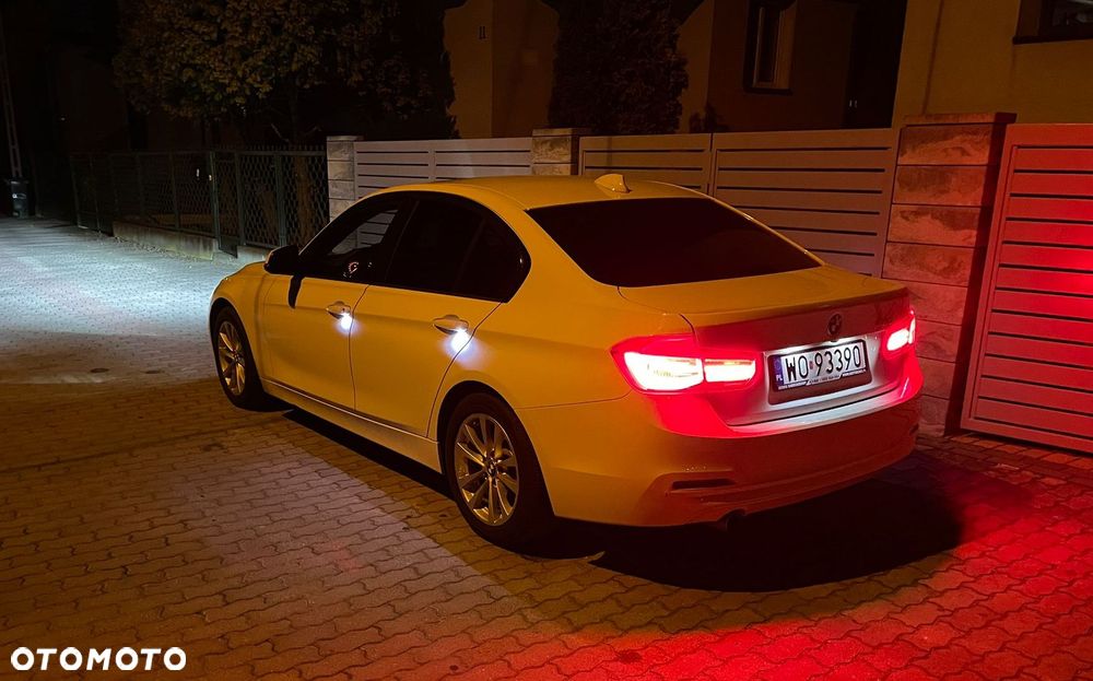 BMW Seria 3 320i - 13