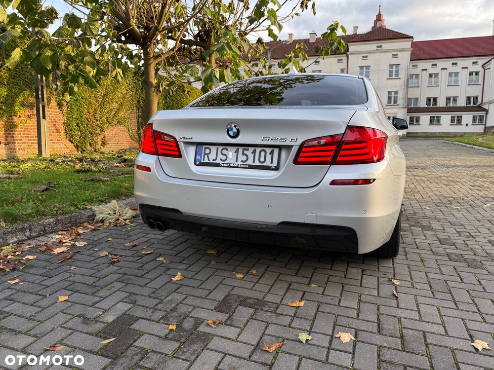 BMW Seria 5 525d xDrive - 13
