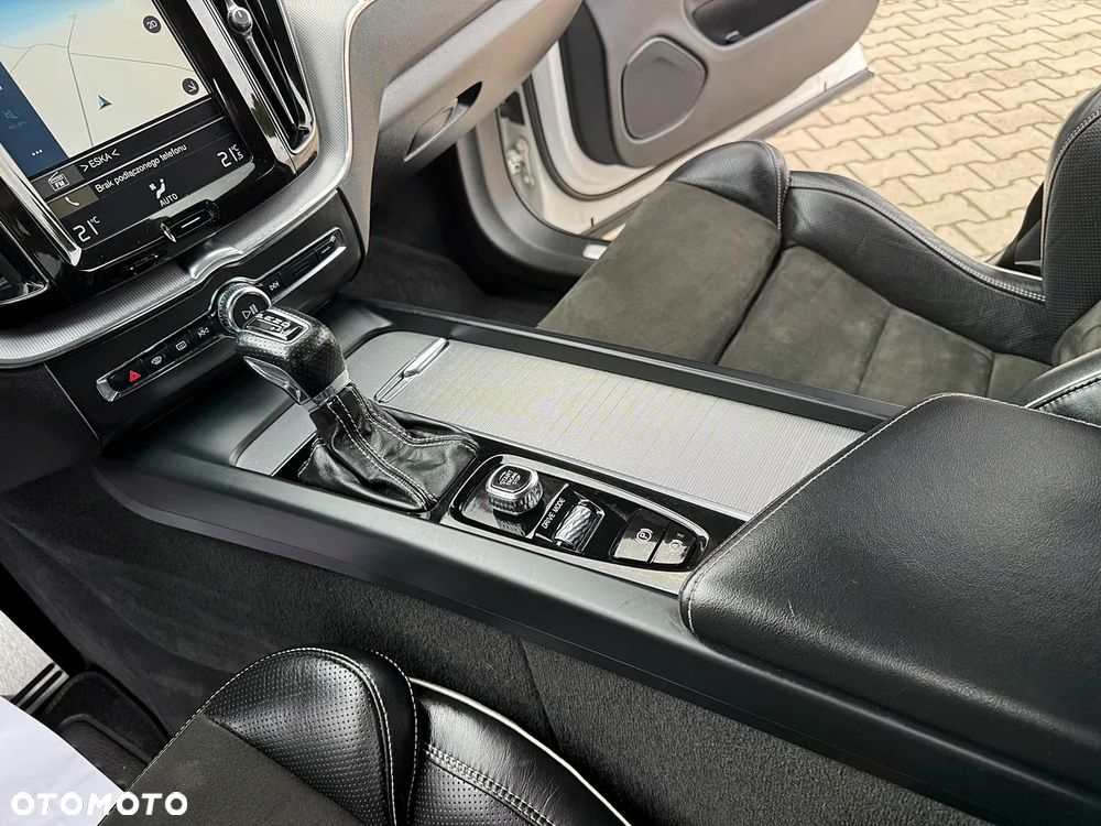 Volvo XC 60 D4 AWD Geartronic RDesign - 36