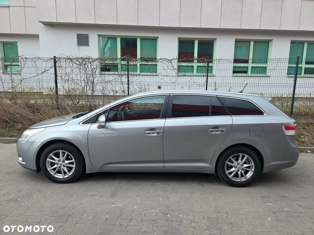 Toyota Avensis Touring Sports 1.8 Team Deutschland - 8