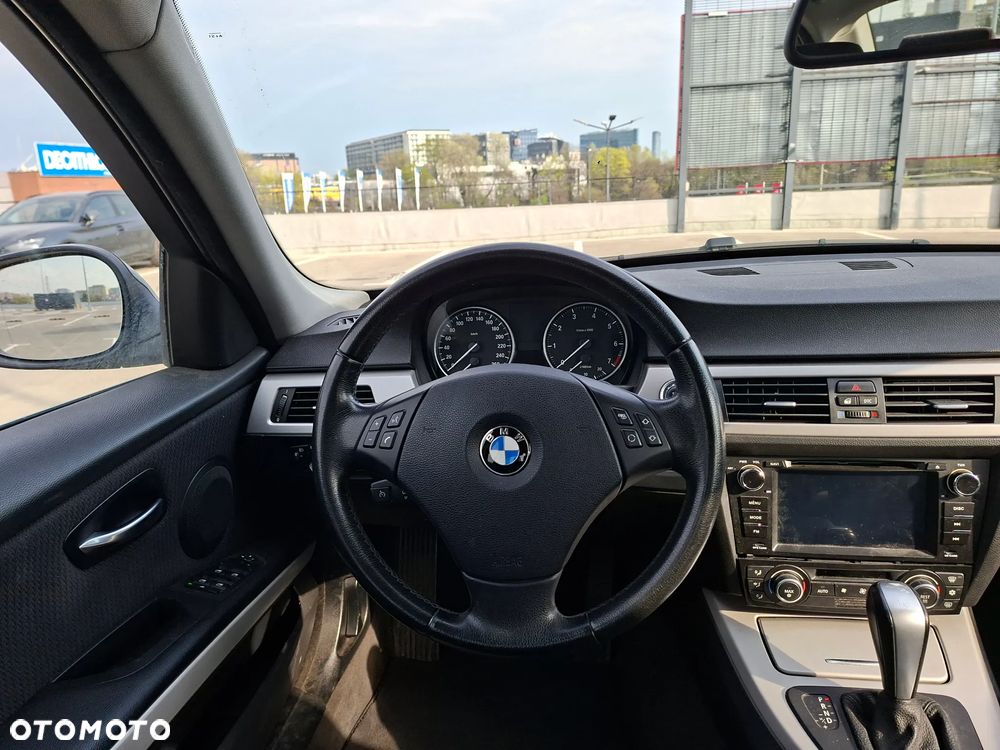 BMW Seria 3 318i - 11
