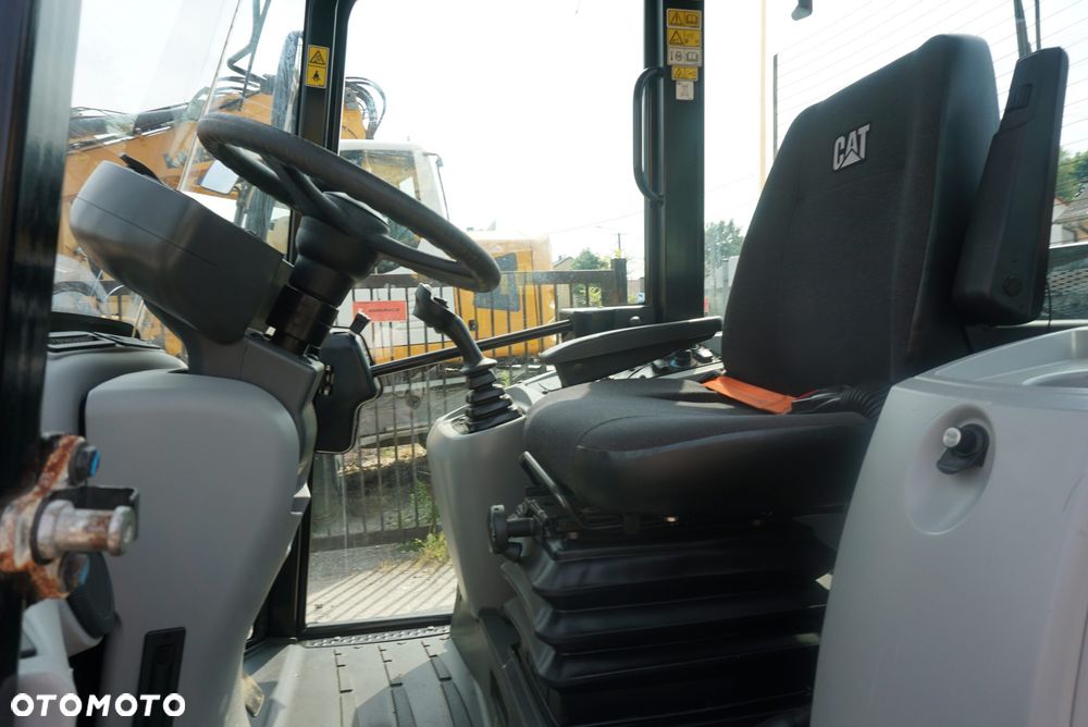 Caterpillar CAT 906 - 11