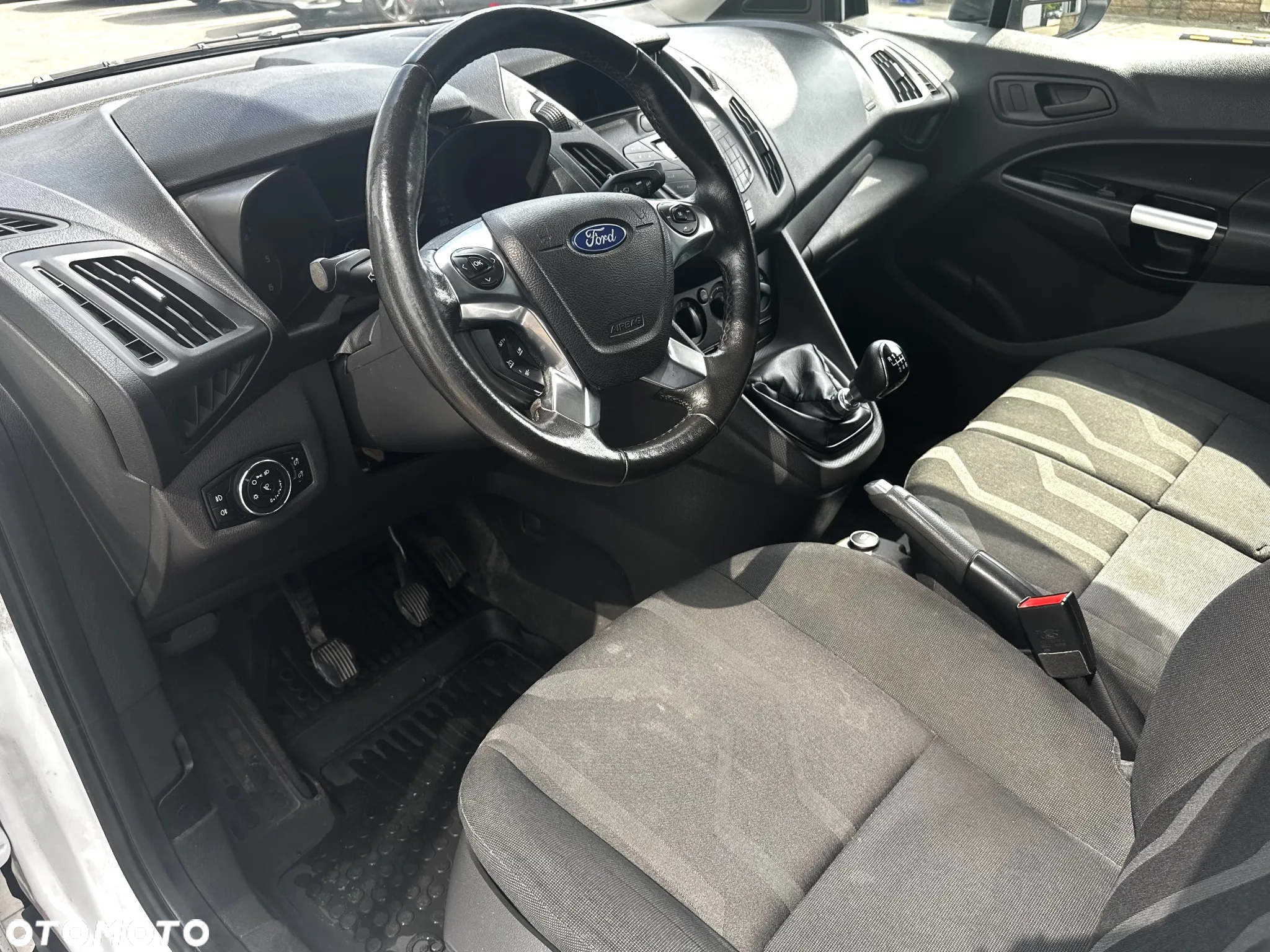 Ford Transit Connect - 8