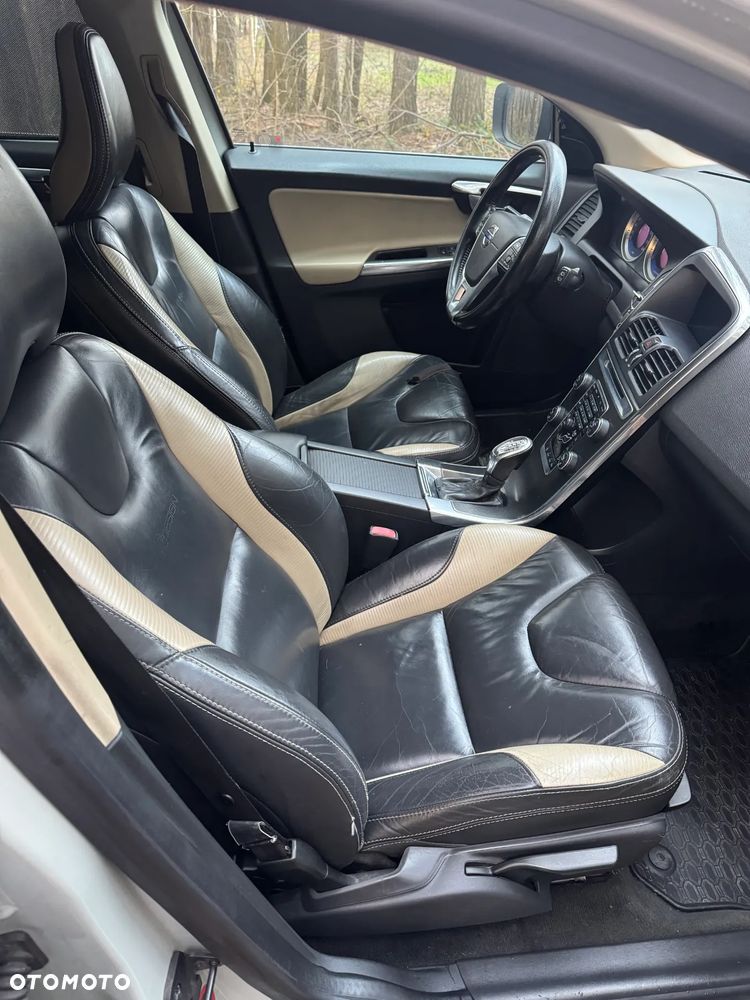 Volvo XC 60 D5 AWD RDesign - 15