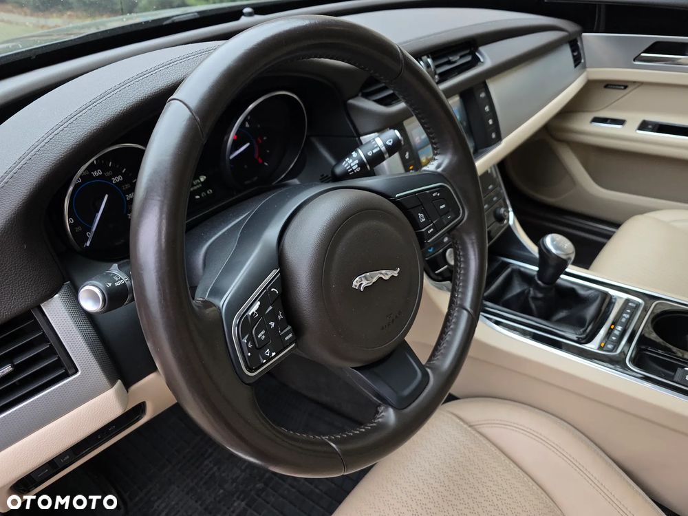 Jaguar XF - 20