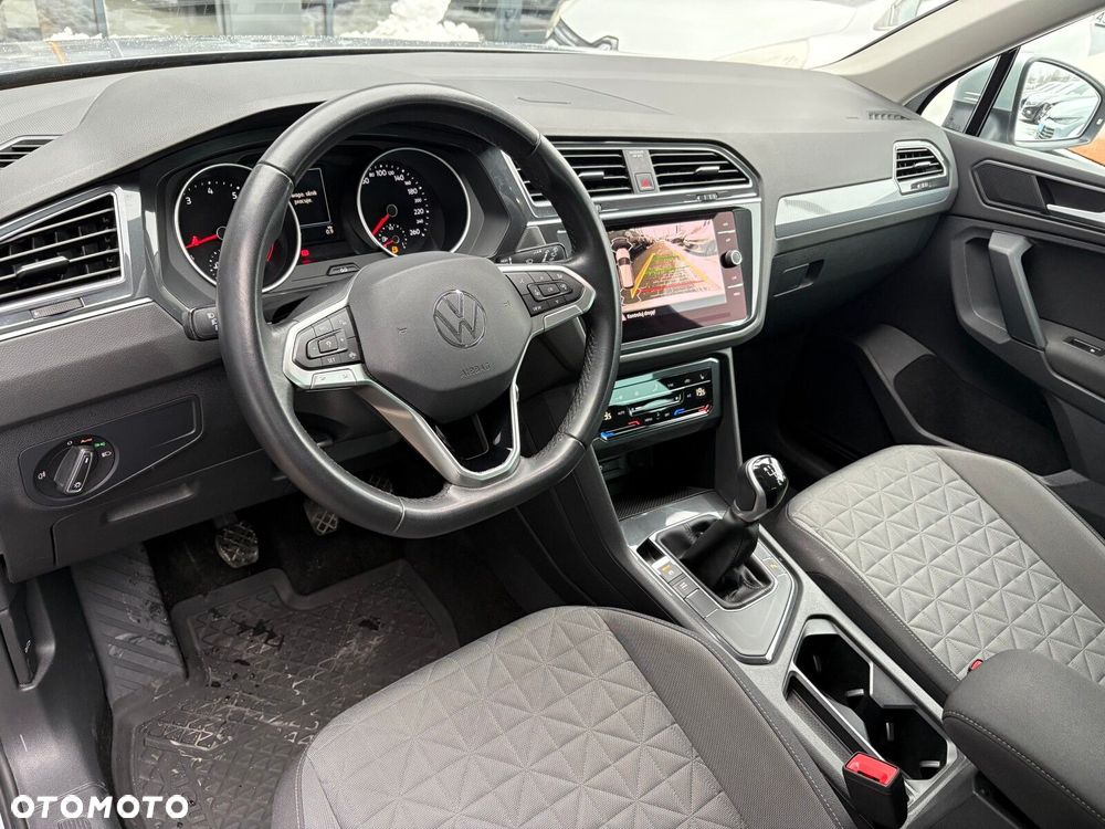 Volkswagen Tiguan - 11