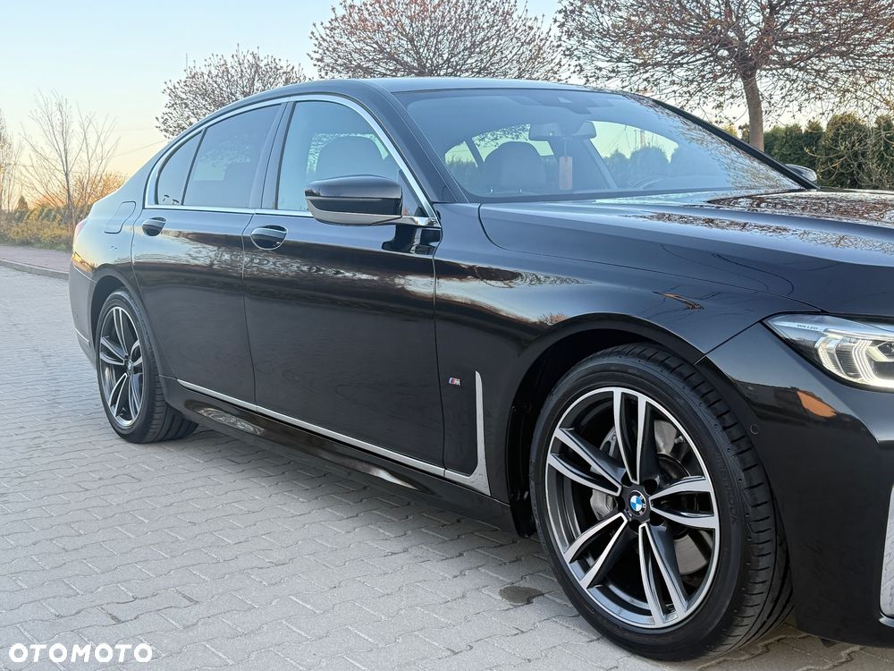 BMW Seria 7 730d xDrive mHEV - 14