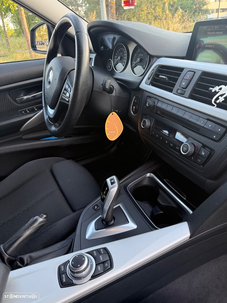 BMW 320 d EfficientDynamics Auto - 9