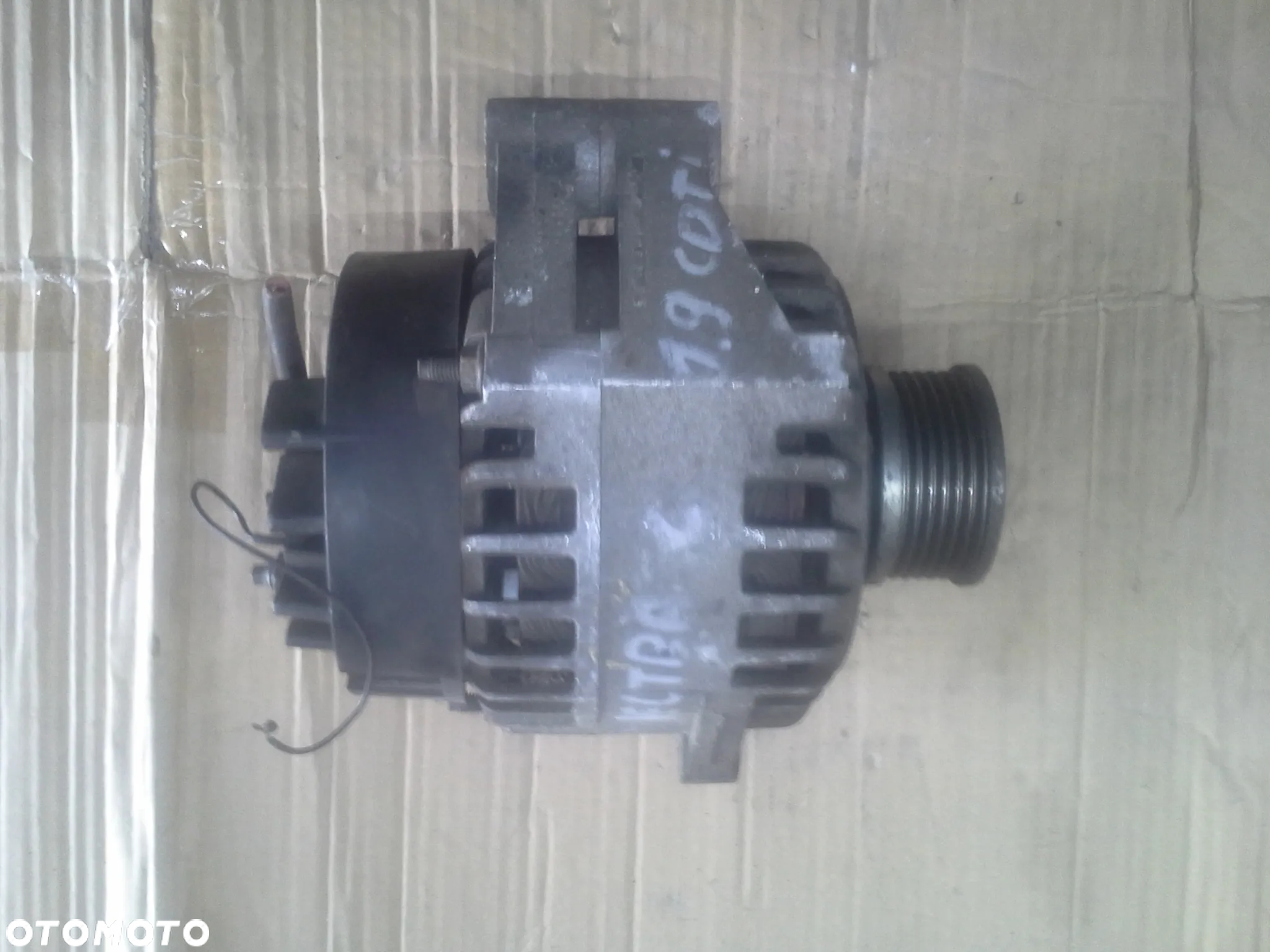 Opel Astra H Vectra C Zafira B 1.9 CDTi alternator Denso 13153236 - 4