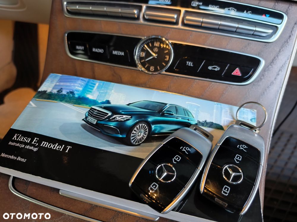 Mercedes-Benz Klasa E 220 d 4-Matic 9G-TRONIC - 27
