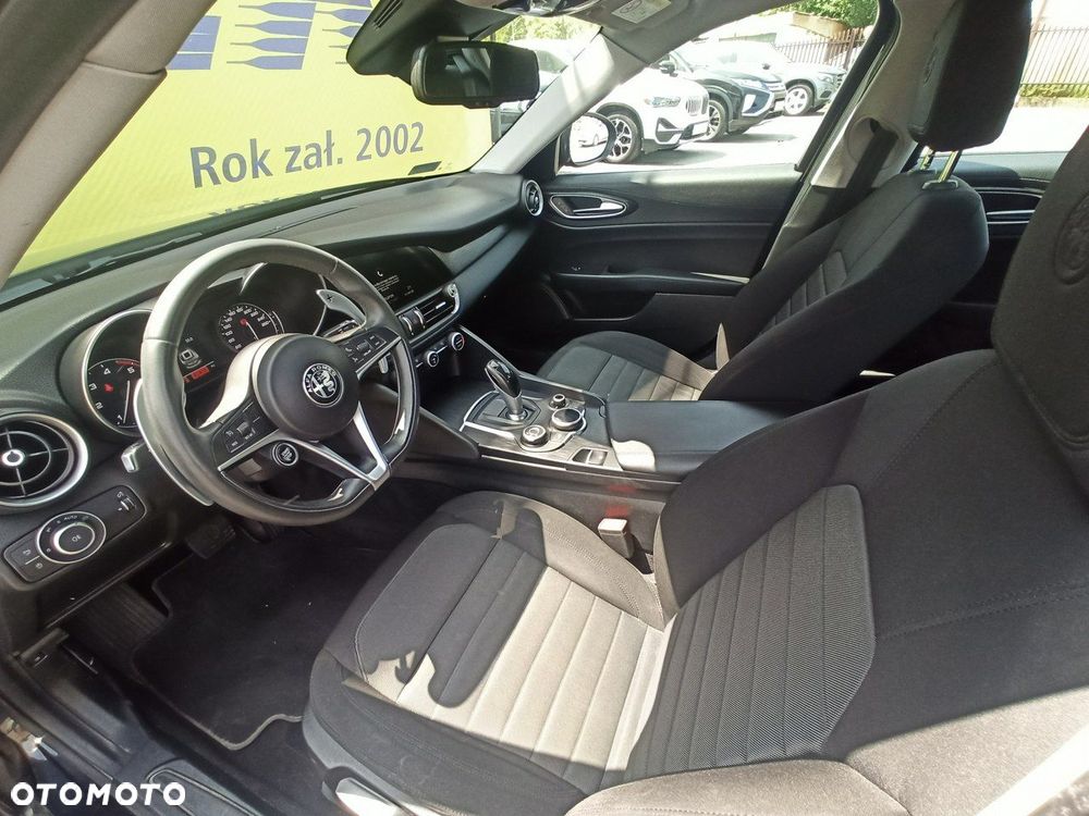 Alfa Romeo Giulia - 7