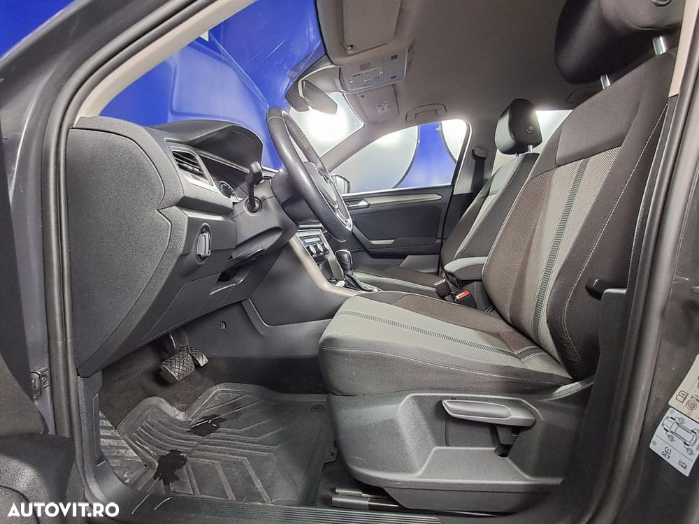 Volkswagen T-Roc - 11