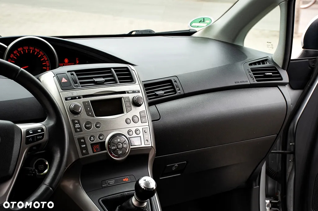 Toyota Verso 1.8 Premium 7os - 35