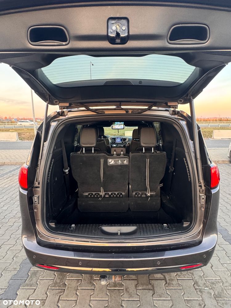 Chrysler Pacifica - 8