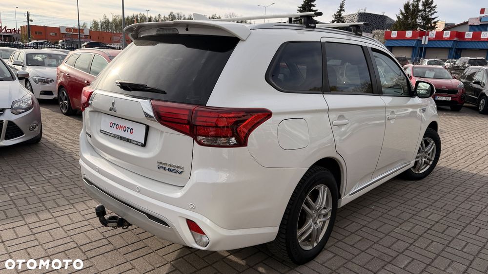 Mitsubishi Outlander - 3