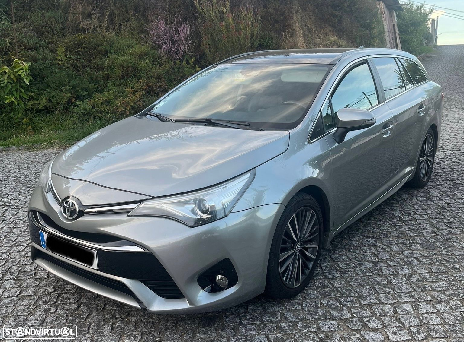 Toyota Avensis Touring Sports 2.0 D-4D Luxury+GPS - 3