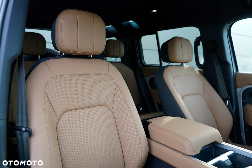 Land Rover Defender 3.0 D350 mHEV Vertex - 29