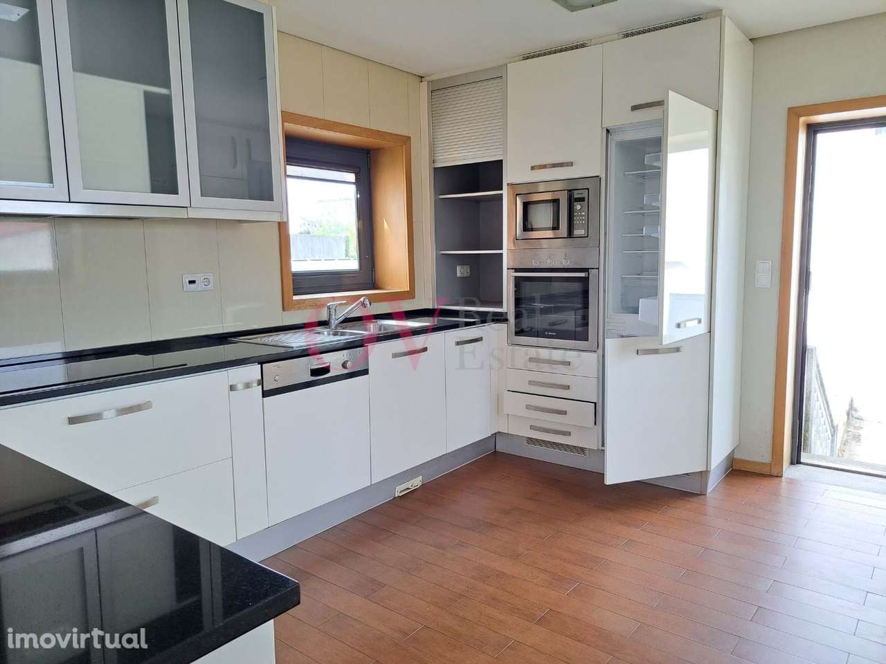 Vende-se Quintinha com moradia T4, a 2 minutos da circunvalação, junto - Grande imagem: 2/28