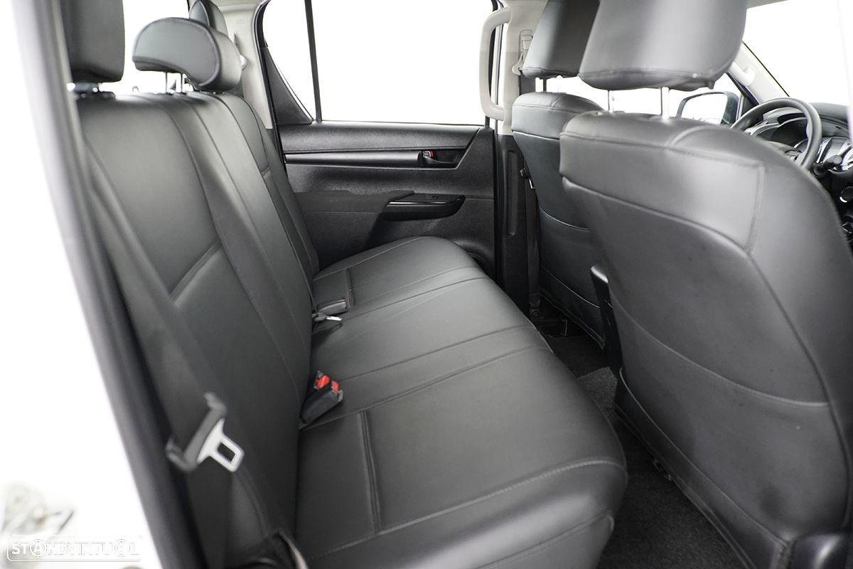 Toyota Hilux 2.4 D-4D 4WD CD CM - 19