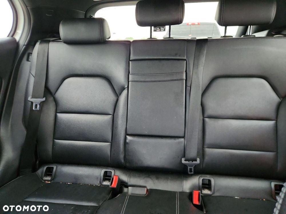 Mercedes-Benz GLA 250 4Matic 8G-DCT Style - 11