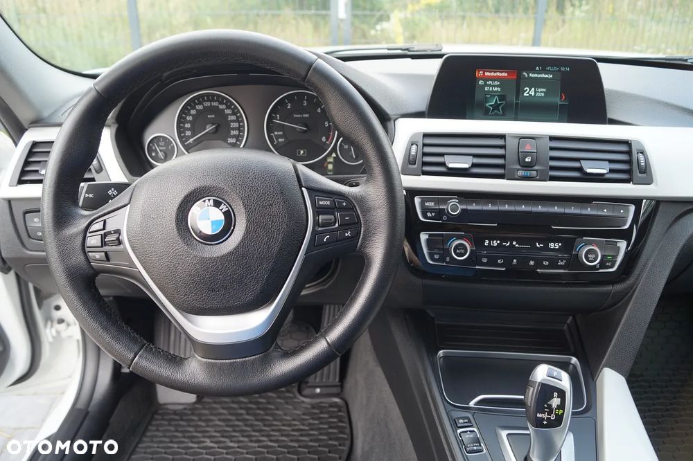 BMW Seria 3 318d Edition M Sport Shadow - 14