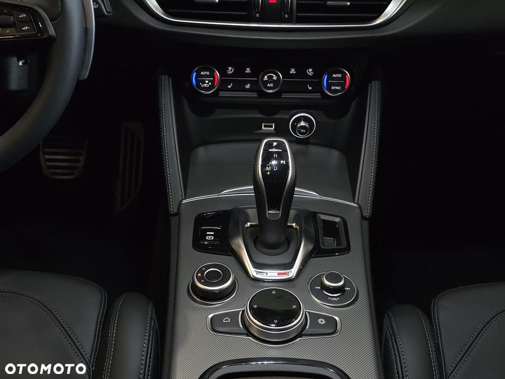 Alfa Romeo Stelvio 2.0 Turbo Veloce Q4 - 25