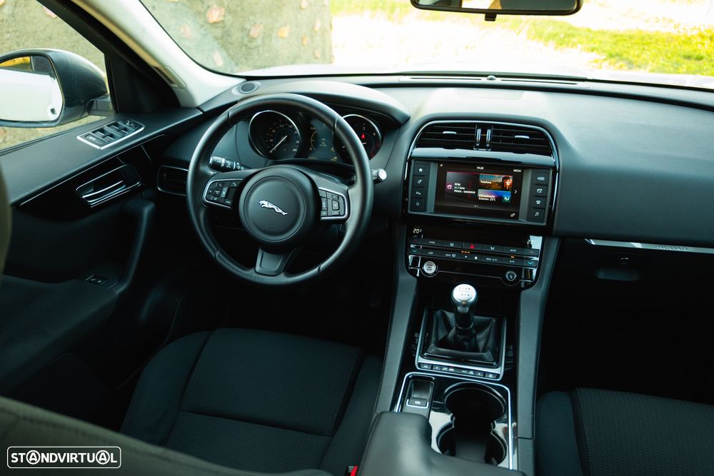 Jaguar F-Pace 2.0 i4D Pure - 22