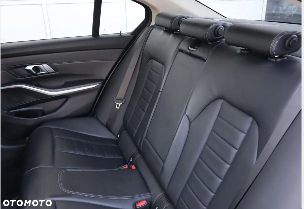 BMW Seria 3 320d Luxury Line - 12