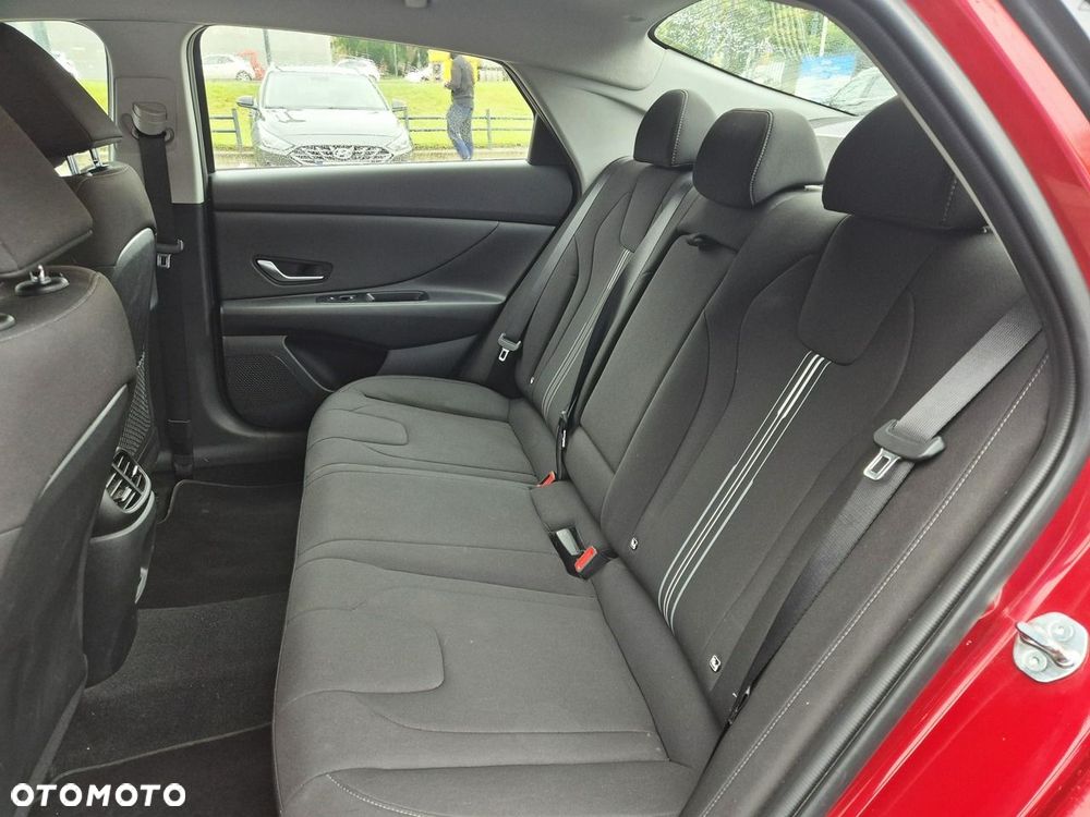 Hyundai Elantra - 17