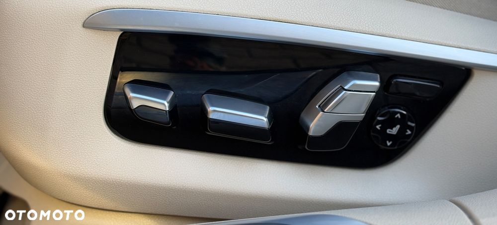 BMW Seria 7 750i xDrive - 19