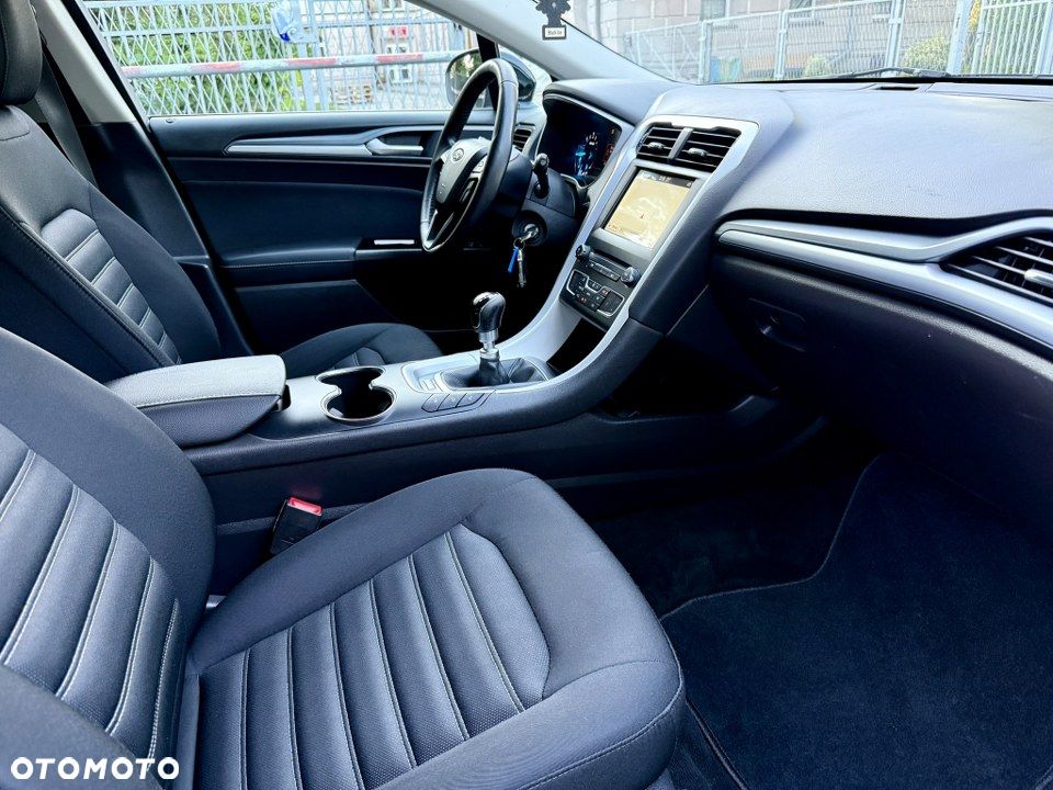 Ford Mondeo SW 2.0 TDCi S&S Titanium - 27