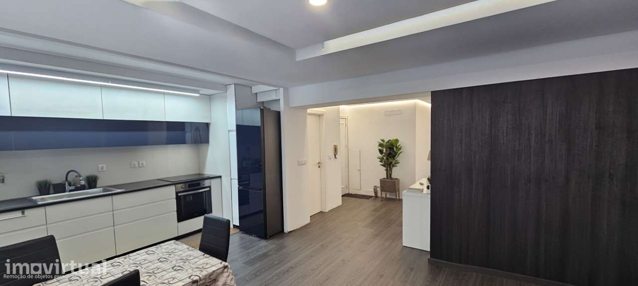 Apartamento T2+1 Remodelado com Duas Suites e Garagens–Paranhos, Porto - Grande imagem: 2/14