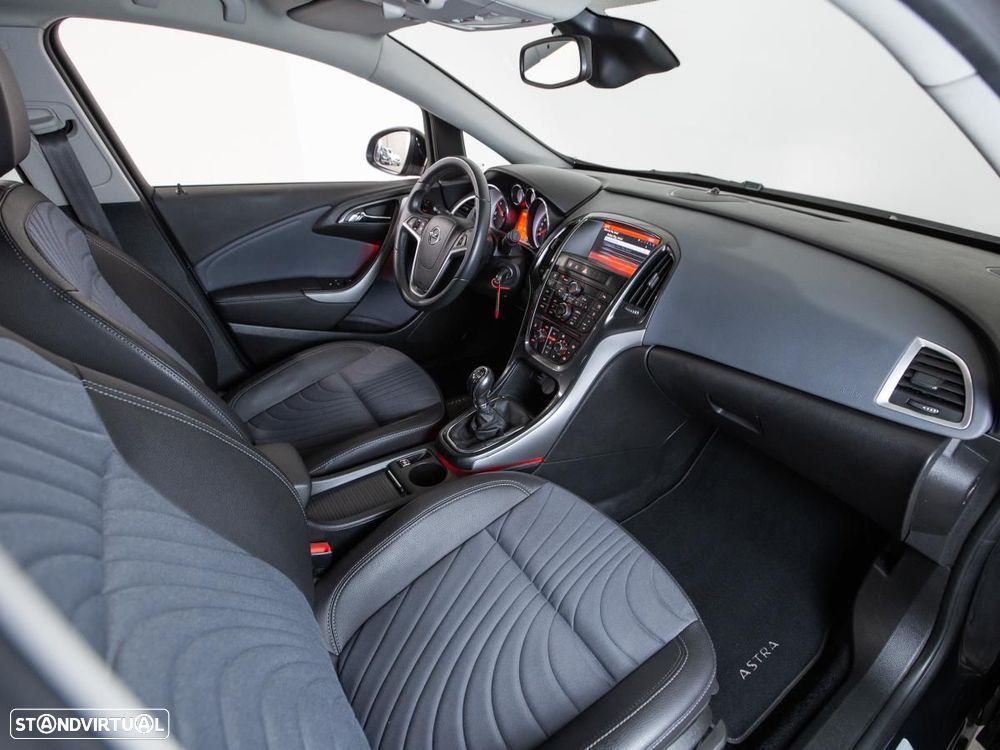 Opel Astra Sports Tourer - 11