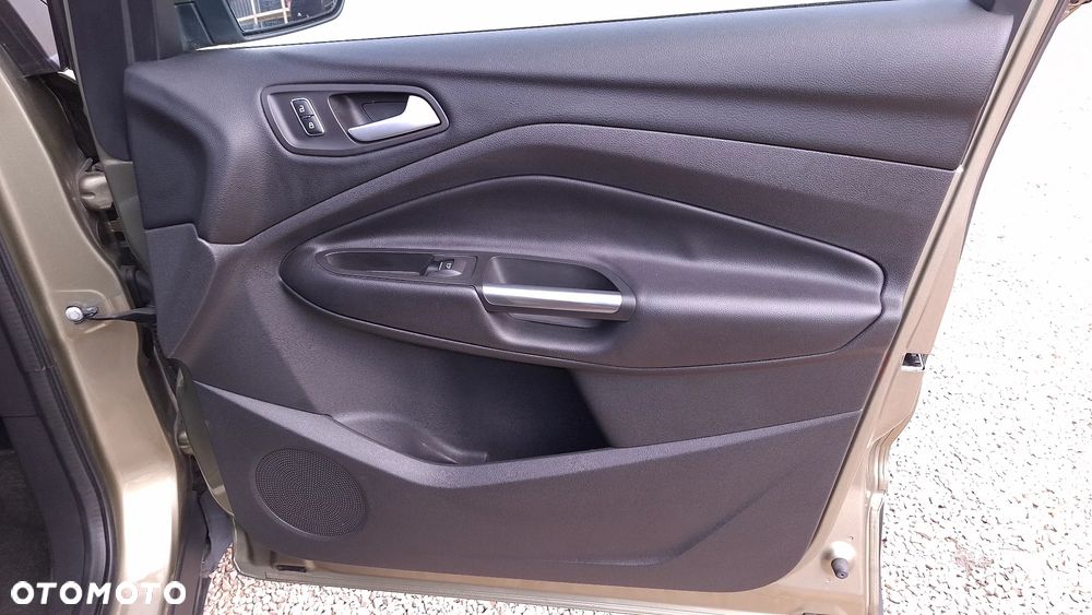 Ford Kuga 2.0 TDCi 2x4 Titanium - 27